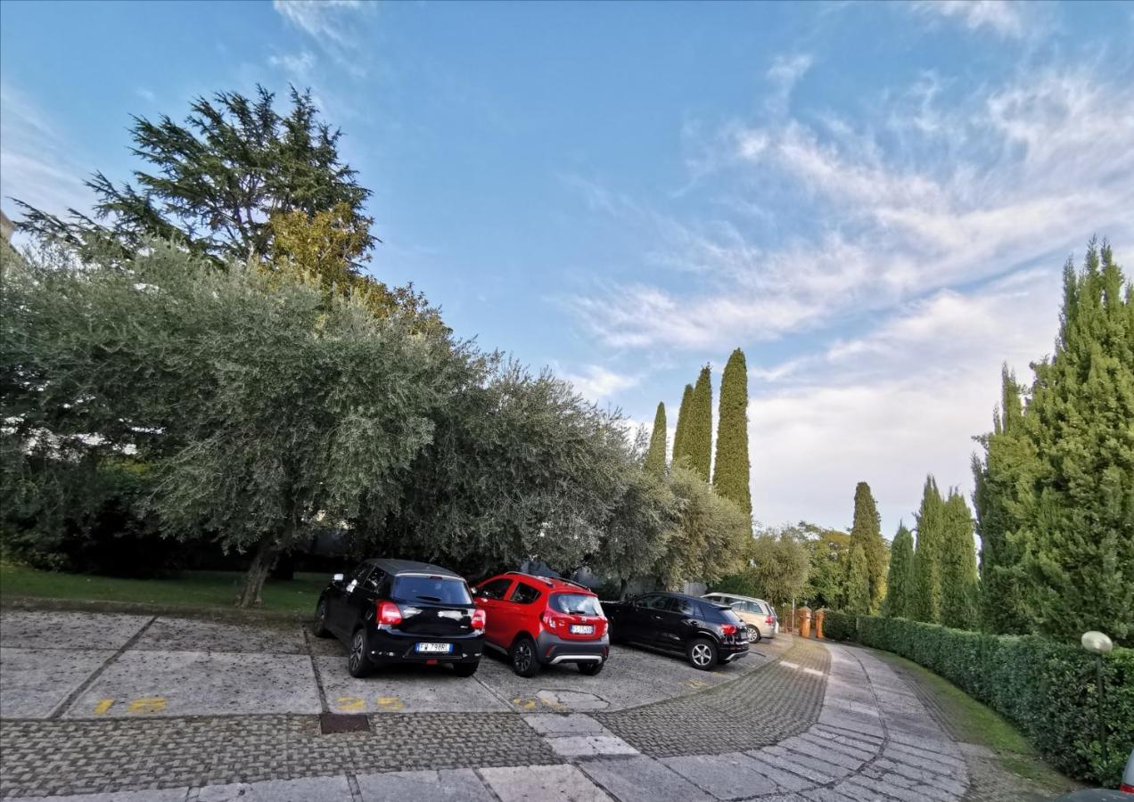 Casa Carolina: King Size Bed Across From Golden Beach Desenzano del Garda Ngoại thất bức ảnh